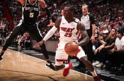 开云体育APP下载-包含浙江队鏖战江苏队，莫兰特扛起全队的词条