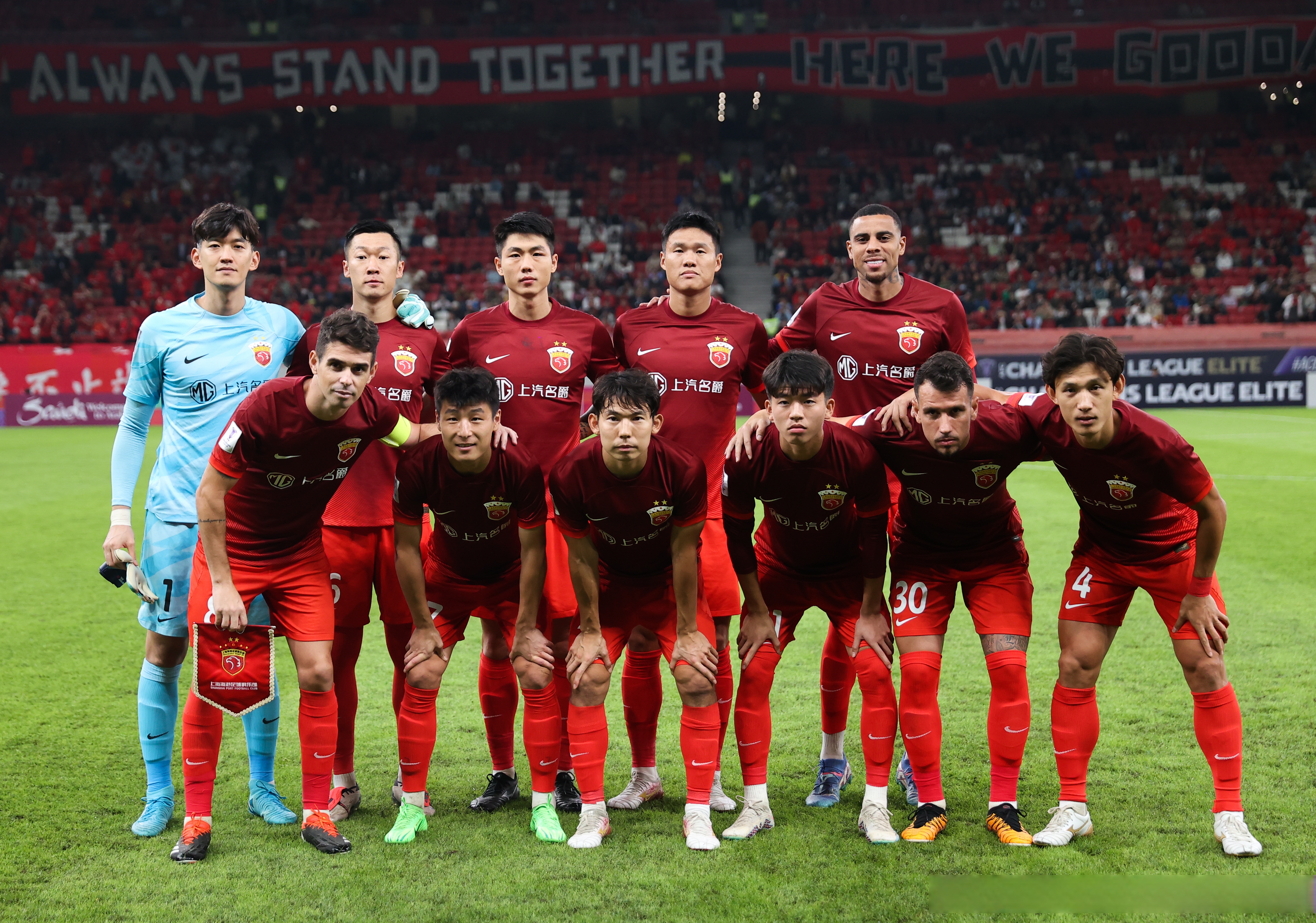 球队集体发力攻防兼备，欧洲足球比赛展现魅力