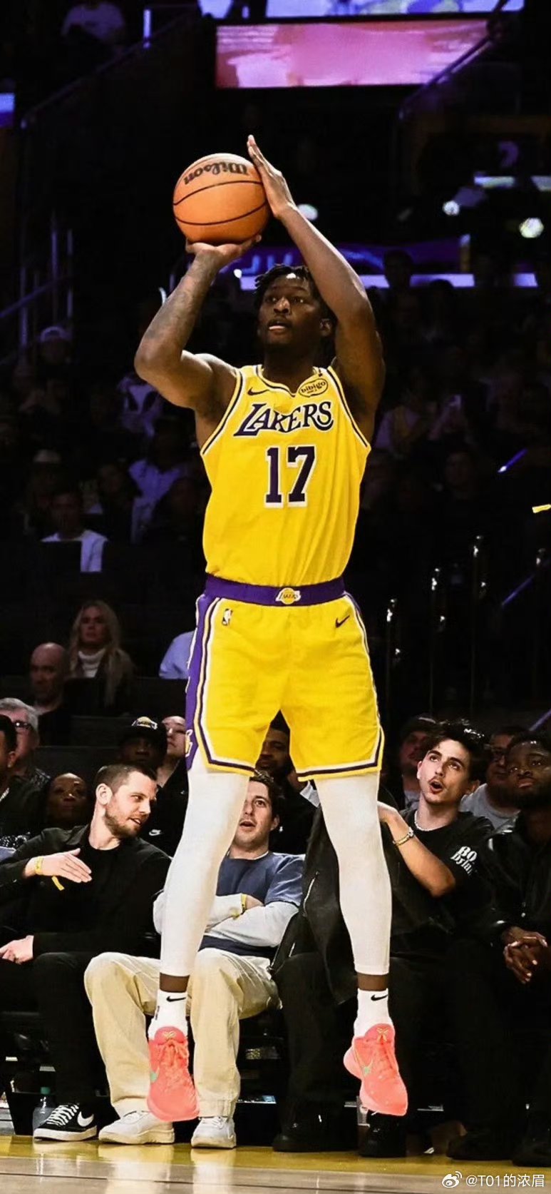 湖人力压太阳,奋勇争先 湖人力压太阳,奋勇争先