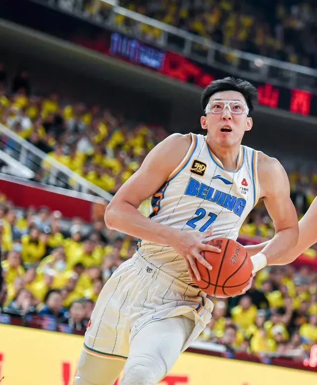 核心球员发挥关键作用,带领球队赢球 核心球员发挥关键作用,带领球队赢球